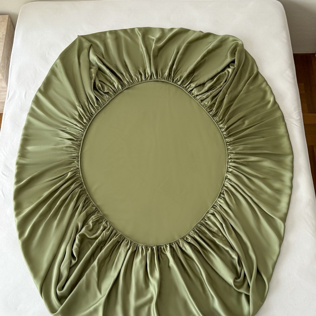 91家纺网 家纺一手货源 找家纺 禾时 2025新款纯色双拼兰精天丝单品系列-单床笠 床笠单件 欧芹绿