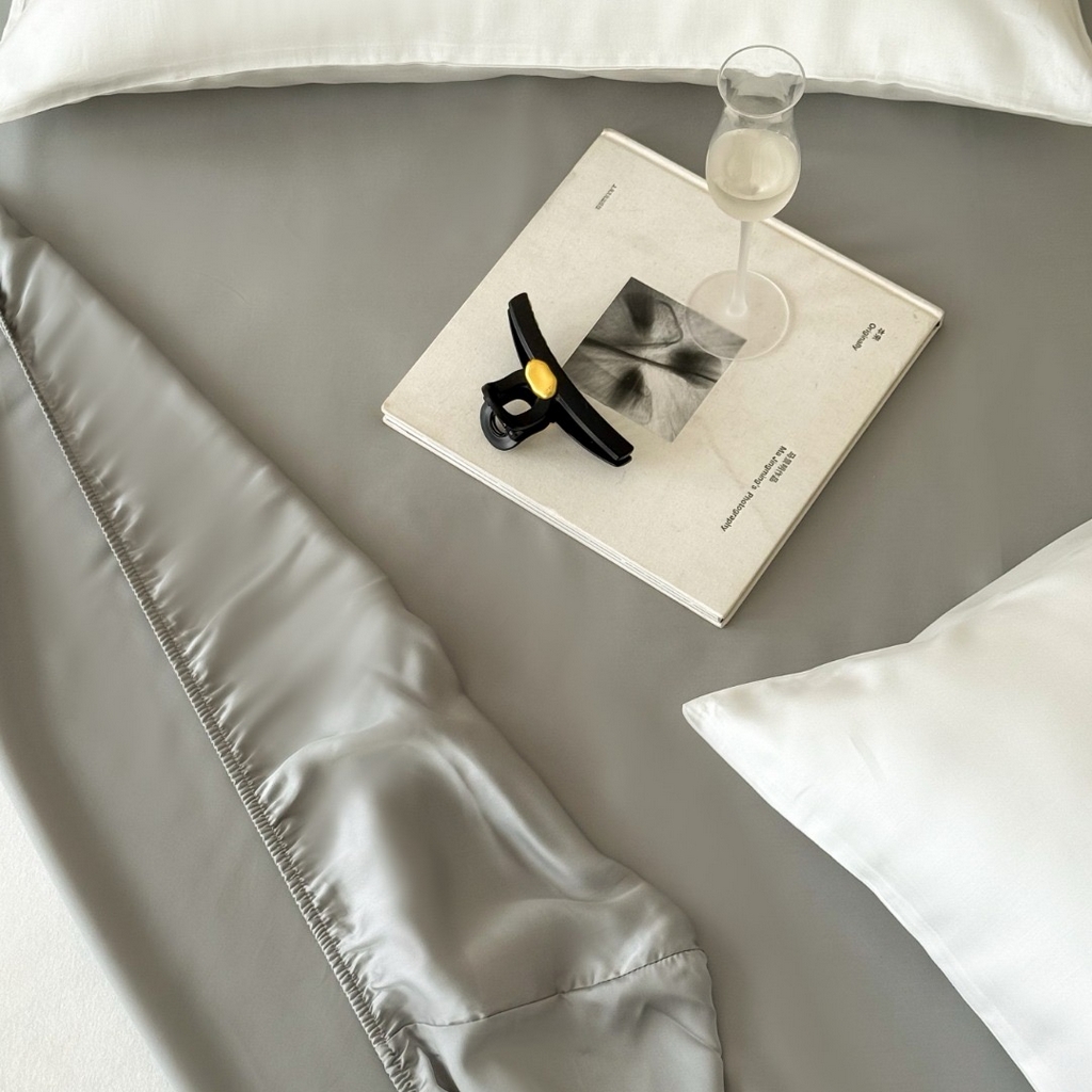 91家纺网 家纺一手货源 找家纺 禾时 2025新款纯色双拼兰精天丝单品系列-单床笠 床笠单件 云纱灰