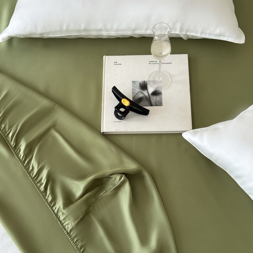 91家纺网 家纺一手货源 找家纺 禾时 2025新款纯色双拼兰精天丝单品系列-单床笠 床笠单件 欧芹绿