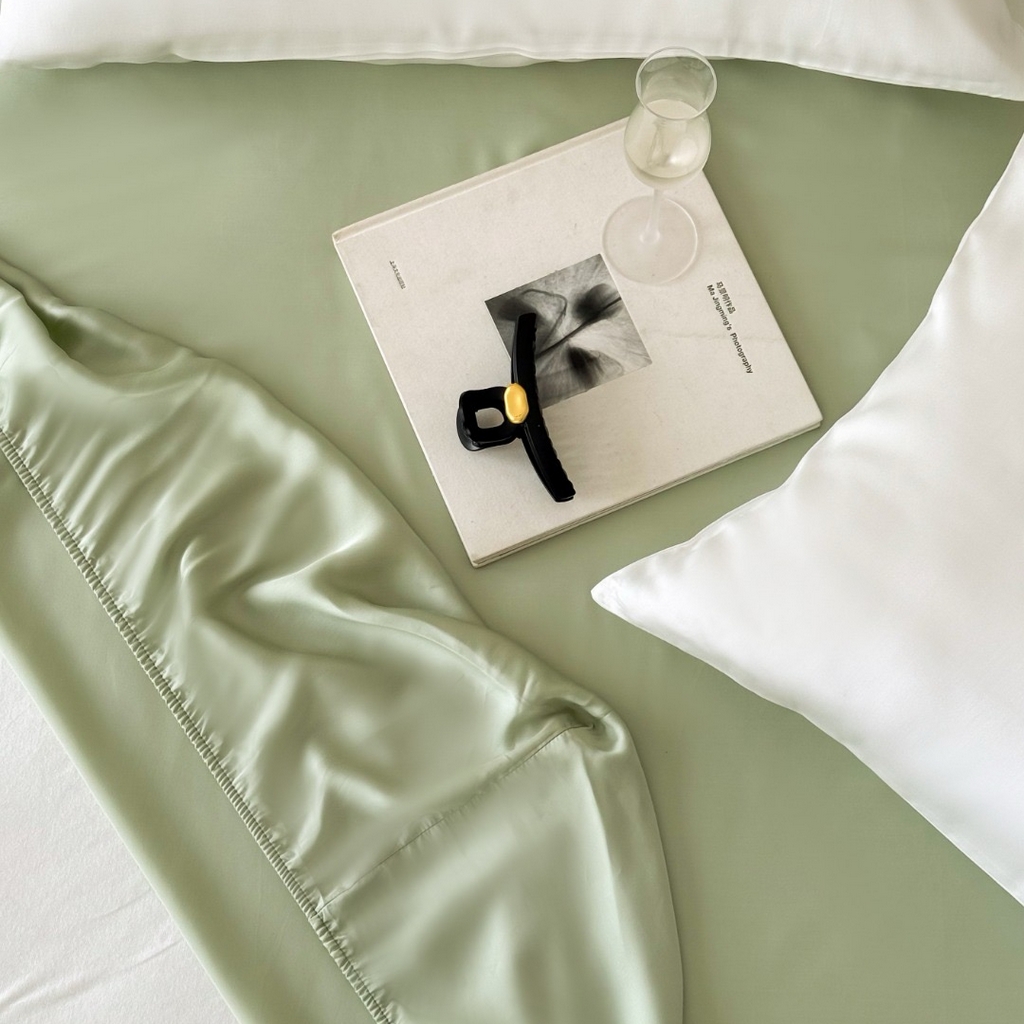 91家纺网 家纺一手货源 找家纺 禾时 2025新款纯色双拼兰精天丝单品系列-单床笠 床笠单件 嫩叶绿