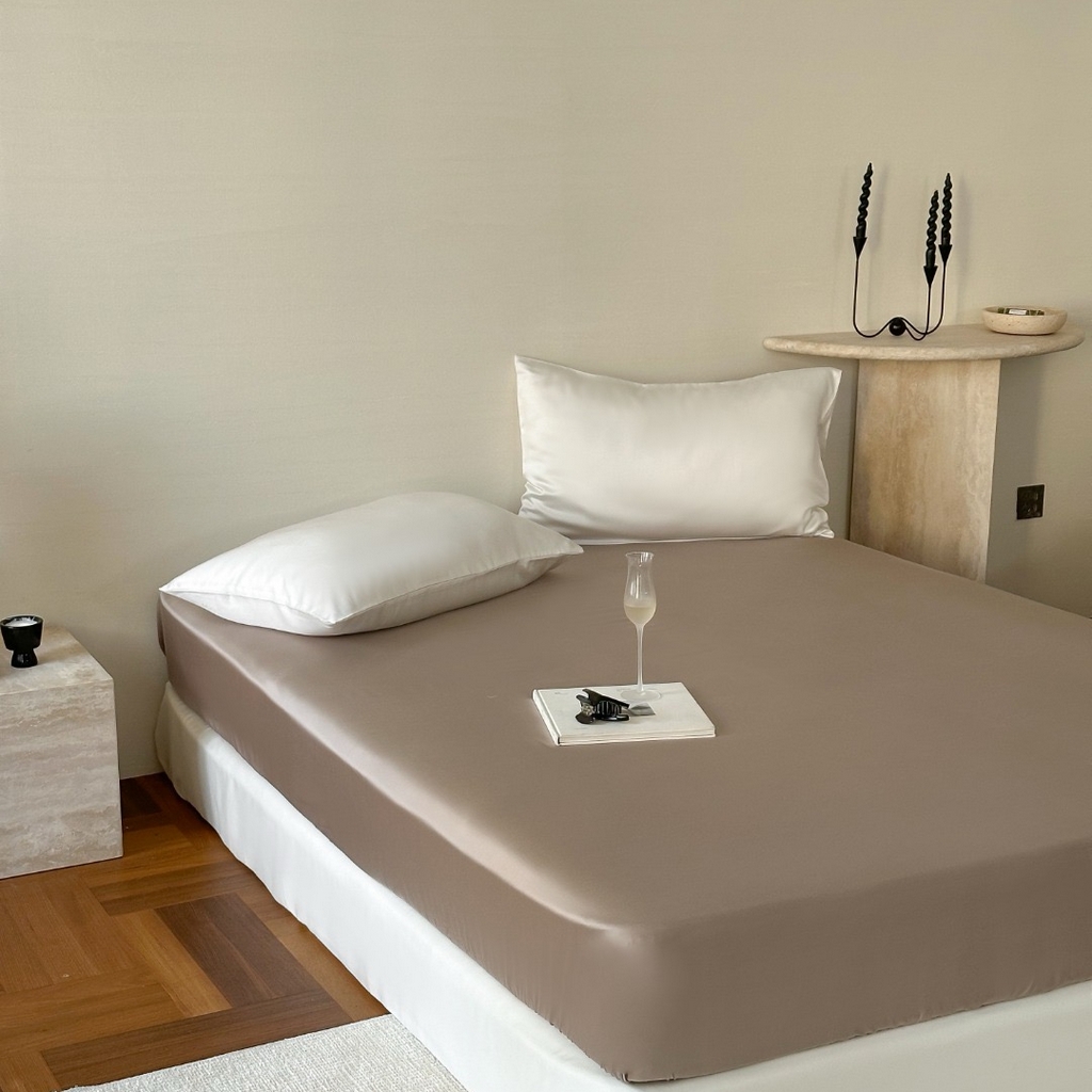 91家纺网 家纺一手货源 找家纺 禾时 2025新款纯色双拼兰精天丝单品系列-单床笠 床笠单件 岩石灰