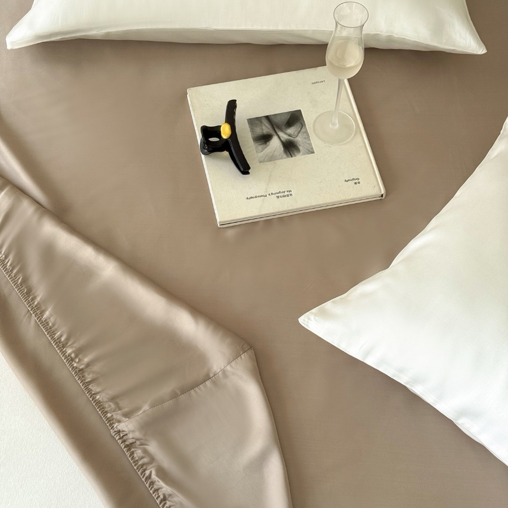 91家纺网 家纺一手货源 找家纺 禾时 2025新款纯色双拼兰精天丝单品系列-单床笠 床笠单件 芋泥灰