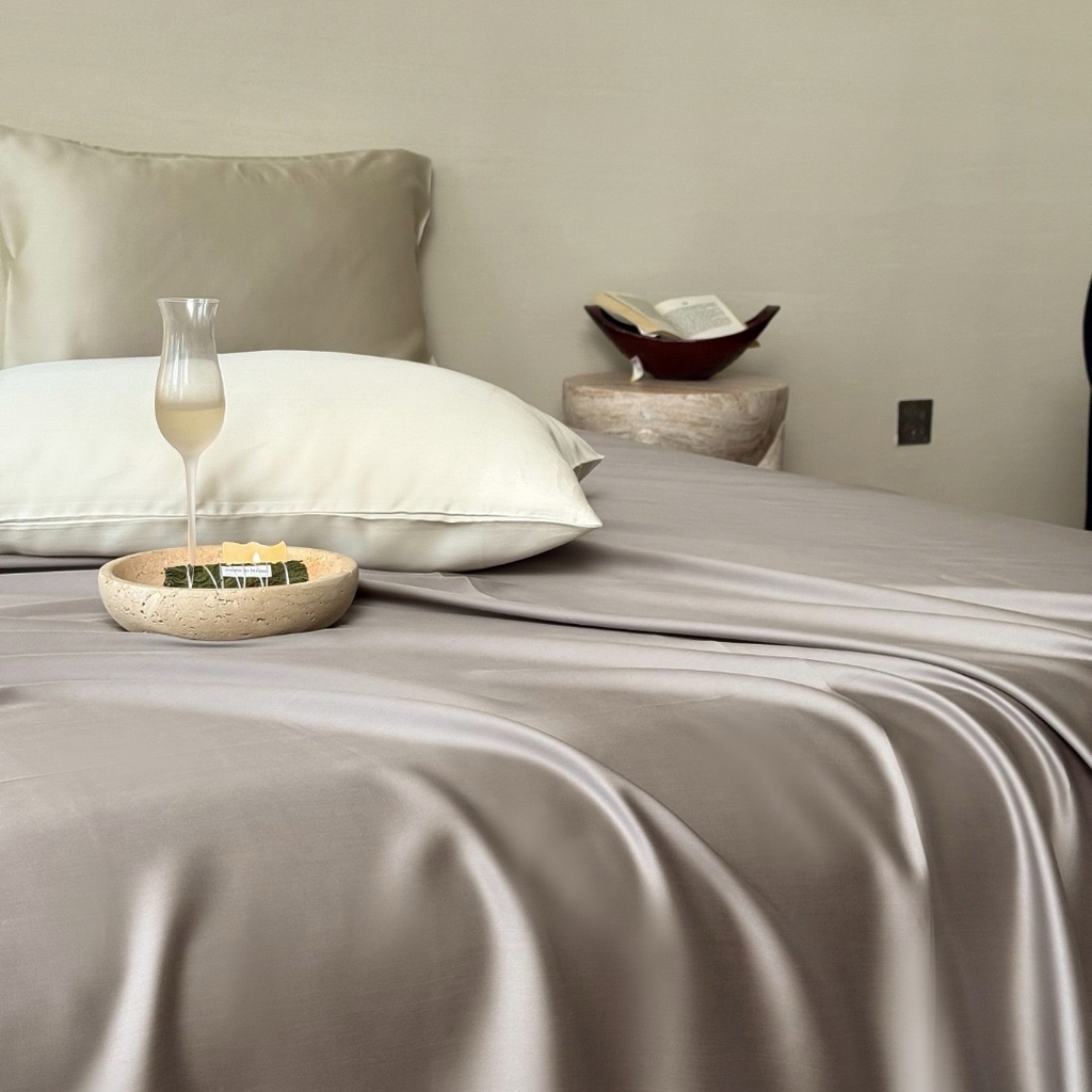 91家纺网 家纺一手货源 找家纺 禾时 2025新款纯色双拼兰精天丝单品系列-单床单 床单单件 曙光银