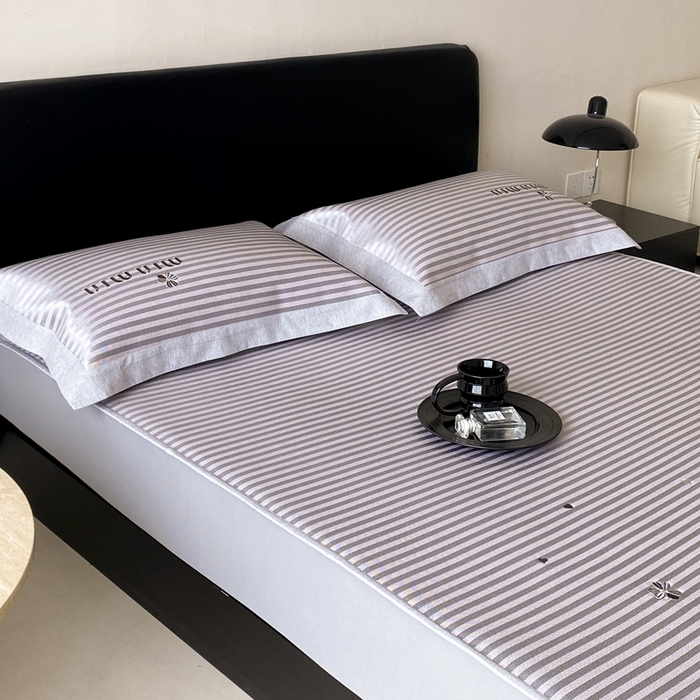 91家纺网 家纺一手货源 找家纺 由有家居 2025新款轻奢7A高精密抗菌可水洗色织提花进口刺绣冰丝凉席-森恋 森恋-粉