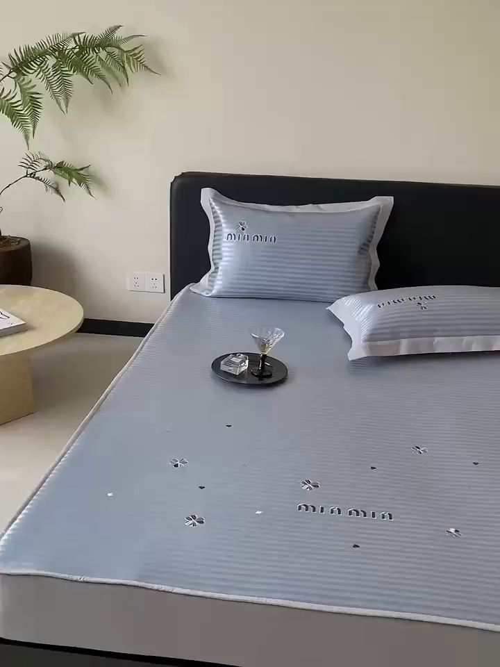 91家纺网 家纺一手货源 找家纺 由有家居 2025新款轻奢7A高精密抗菌可水洗色织提花进口刺绣冰丝凉席-森恋 森恋-蓝