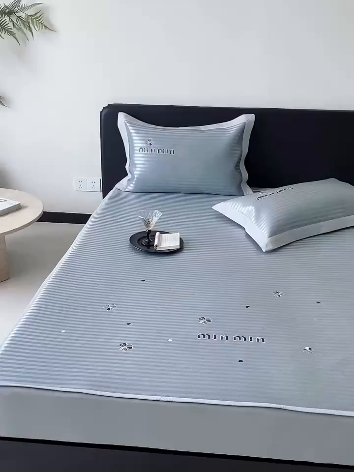 91家纺网 家纺一手货源 找家纺 （总）由有家居 2025新款轻奢7A高精密抗菌可水洗色织提花进口刺绣冰丝凉席-森恋