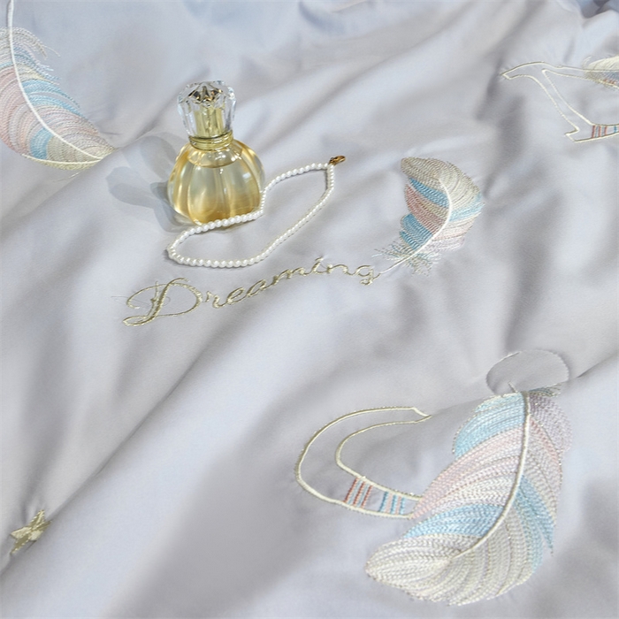 91家纺网 家纺一手货源 找家纺 佳宇轩 2025爆款A类水洗棉刺绣花边夏被夏凉被空调被夏季薄被子三四件套轻奢凉感可机洗 蜜羽-浅灰