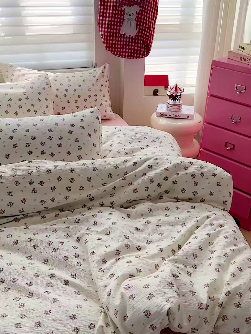 91家纺网 家纺一手货源 找家纺 名品家纺 2025新款云感皱皱双层纱四件套 甜甜心事