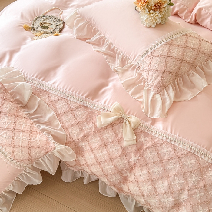 91家纺网 家纺一手货源 找家纺 凯美家居 2025新款水洗真丝蕾丝刺绣四件套 爱丽莎 浅粉