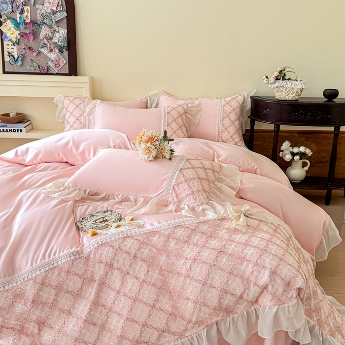 91家纺网 家纺一手货源 找家纺 凯美家居 2025新款水洗真丝蕾丝刺绣四件套 爱丽莎 浅粉