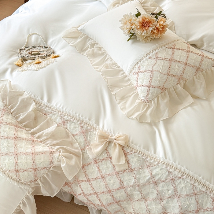 91家纺网 家纺一手货源 找家纺 凯美家居 2025新款水洗真丝蕾丝刺绣四件套 爱丽莎 奶白