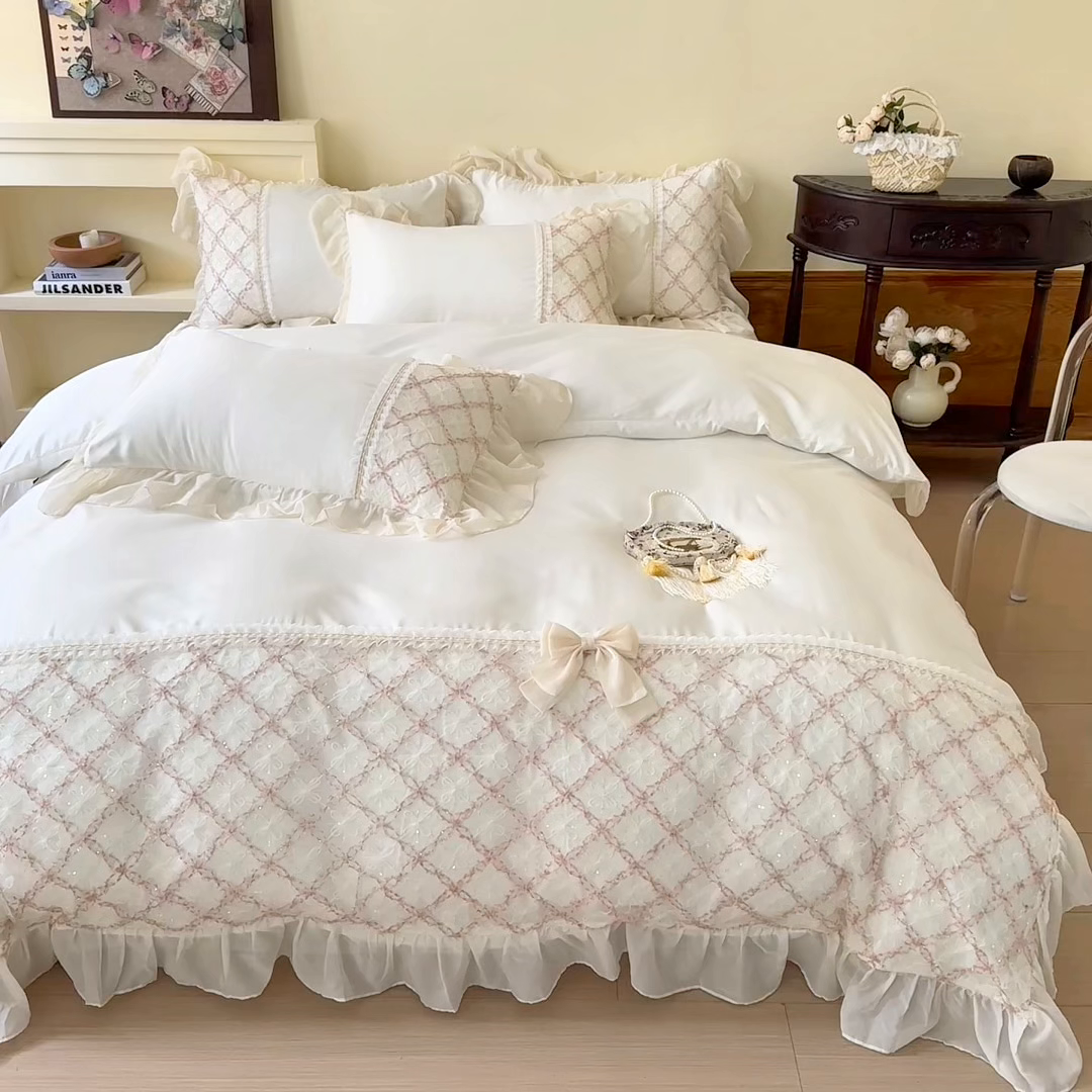 91家纺网 家纺一手货源 找家纺 凯美家居 2025新款水洗真丝蕾丝刺绣四件套 爱丽莎 奶白