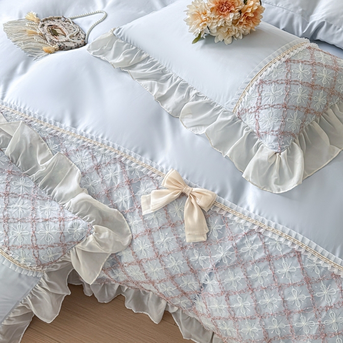 91家纺网 家纺一手货源 找家纺 凯美家居 2025新款水洗真丝蕾丝刺绣四件套 爱丽莎 浅蓝