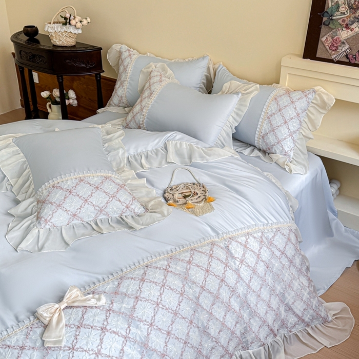 91家纺网 家纺一手货源 找家纺 凯美家居 2025新款水洗真丝蕾丝刺绣四件套 爱丽莎 浅蓝