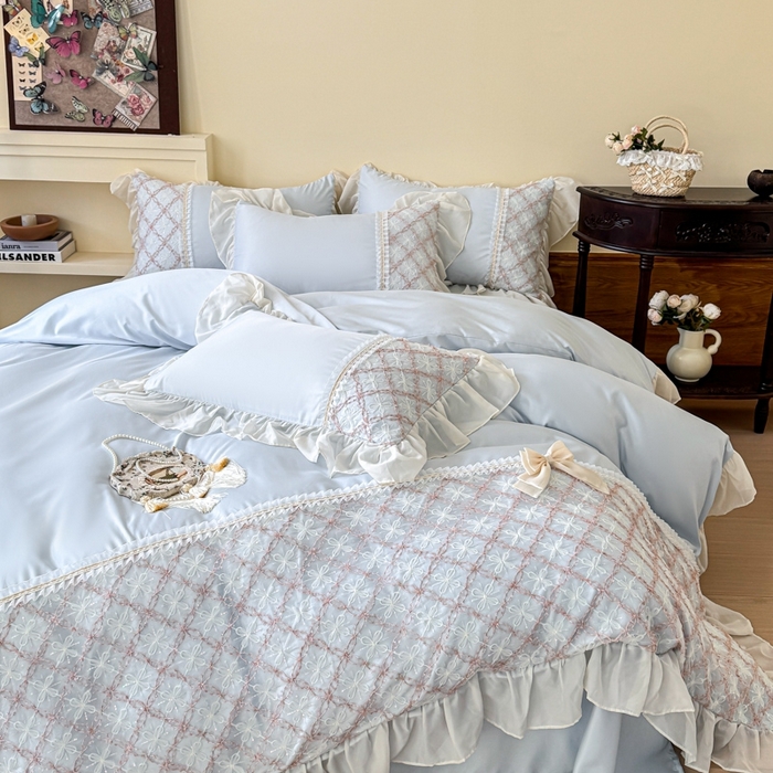 91家纺网 家纺一手货源 找家纺 凯美家居 2025新款水洗真丝蕾丝刺绣四件套 爱丽莎 浅蓝