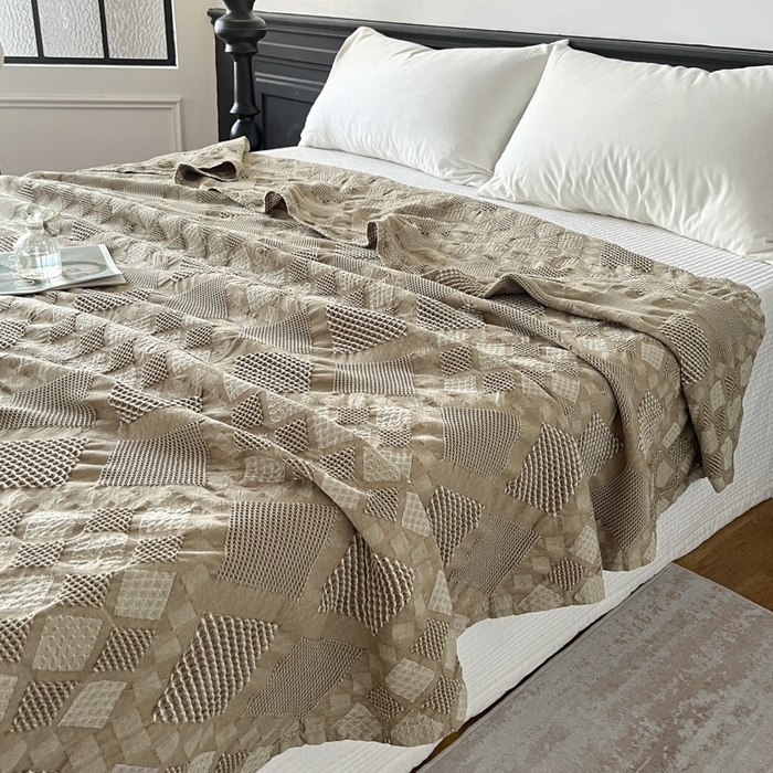 91家纺网 家纺一手货源 找家纺 悦然毛巾被 2025新款全棉纯棉纱布毛巾被镂空盖毯毯子 云感空影-浅驼