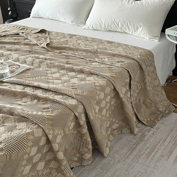 91家纺网 家纺一手货源 找家纺 悦然毛巾被 2025新款全棉纯棉纱布毛巾被镂空盖毯毯子 云感空影-浅驼