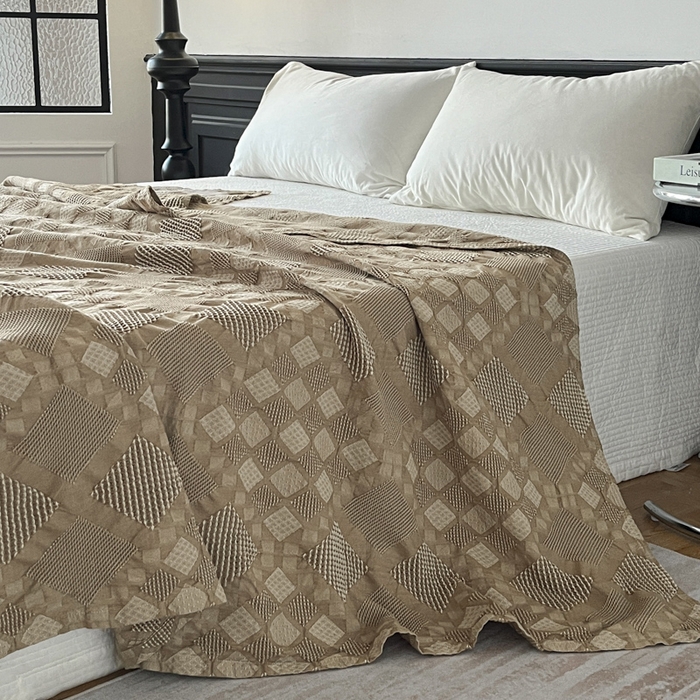 91家纺网 家纺一手货源 找家纺 悦然毛巾被 2025新款全棉纯棉纱布毛巾被镂空盖毯毯子 云感空影-浅驼