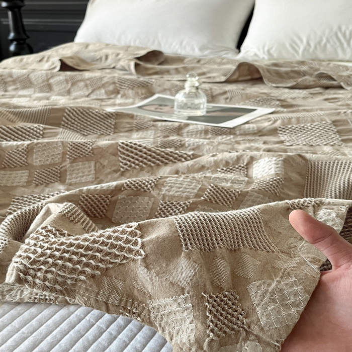 91家纺网 家纺一手货源 找家纺 悦然毛巾被 2025新款全棉纯棉纱布毛巾被镂空盖毯毯子 云感空影-浅驼
