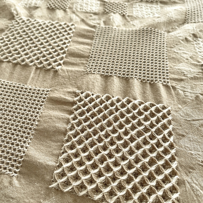 91家纺网 家纺一手货源 找家纺 悦然毛巾被 2025新款全棉纯棉纱布毛巾被镂空盖毯毯子 云感空影-浅驼