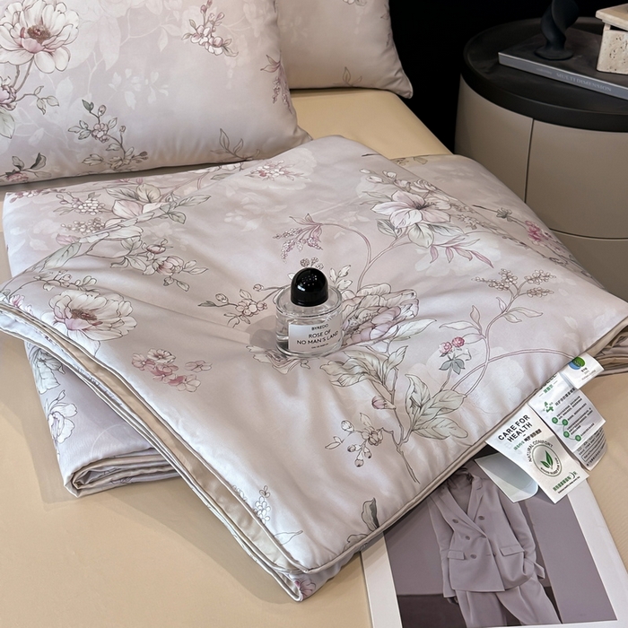 91家纺网 家纺一手货源 找家纺 慕晨 2025新款莱赛尔天丝数码印花四件套莱赛尔夏被四件套天丝夏凉被直播热款夏被被子被芯 锦兮-粉