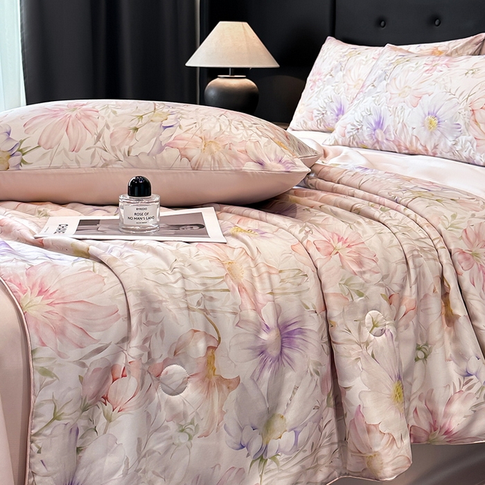 91家纺网 家纺一手货源 找家纺 慕晨 2025新款莱赛尔天丝数码印花四件套莱赛尔夏被四件套天丝夏凉被直播热款夏被被子被芯 芷韵  粉