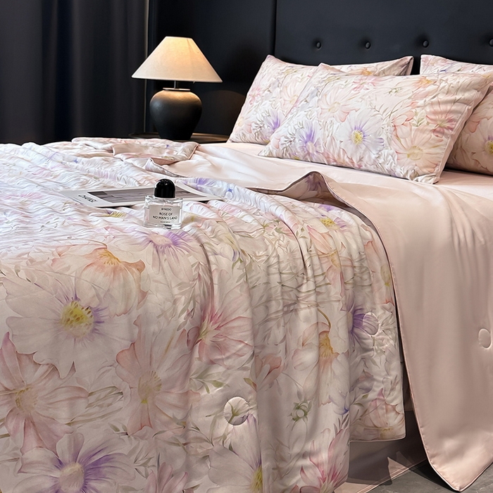 91家纺网 家纺一手货源 找家纺 慕晨 2025新款莱赛尔天丝数码印花四件套莱赛尔夏被四件套天丝夏凉被直播热款夏被被子被芯 芷韵  粉