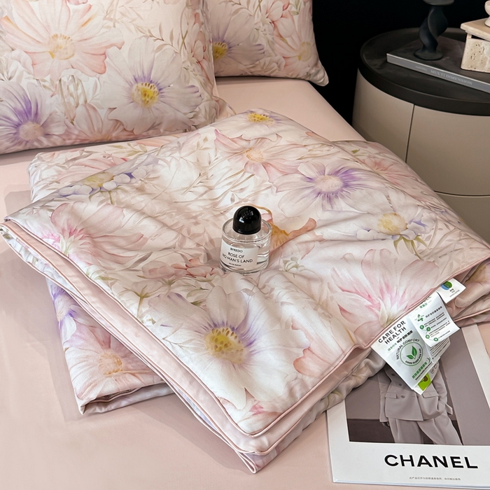 91家纺网 家纺一手货源 找家纺 慕晨 2025新款莱赛尔天丝数码印花四件套莱赛尔夏被四件套天丝夏凉被直播热款夏被被子被芯 芷韵  粉