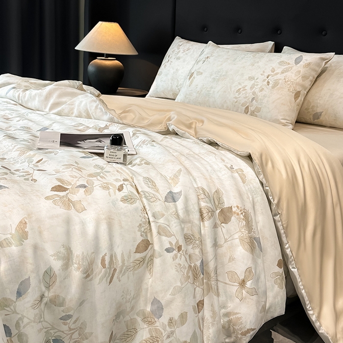 91家纺网 家纺一手货源 找家纺 慕晨 2025新款莱赛尔天丝数码印花四件套莱赛尔夏被四件套天丝夏凉被直播热款四件套 藏幽 香槟