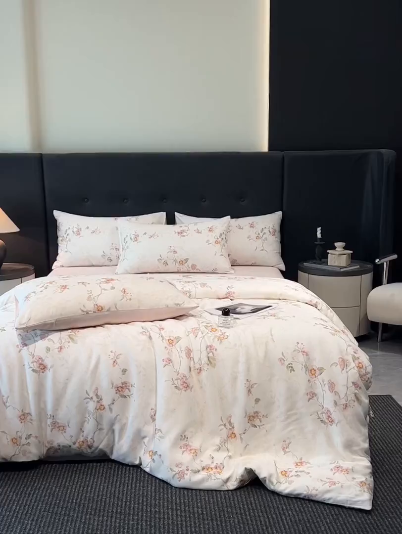 91家纺网 家纺一手货源 找家纺 慕晨 2025新款莱赛尔天丝数码印花四件套莱赛尔夏被四件套天丝夏凉被直播热款四件套 花漾 粉