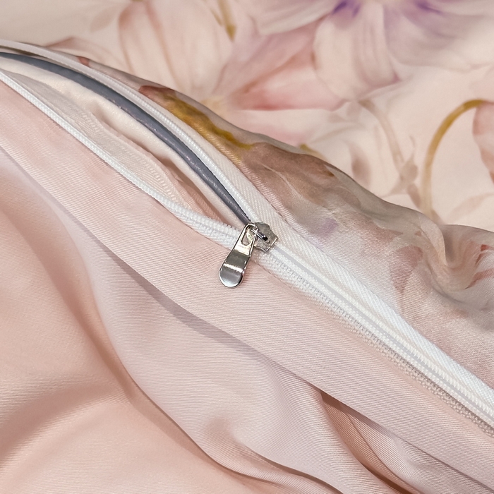 91家纺网 家纺一手货源 找家纺 慕晨 2025新款莱赛尔天丝数码印花四件套莱赛尔夏被四件套天丝夏凉被直播热款四件套 芷韵  粉