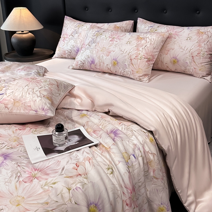 91家纺网 家纺一手货源 找家纺 慕晨 2025新款莱赛尔天丝数码印花四件套莱赛尔夏被四件套天丝夏凉被直播热款四件套 芷韵  粉