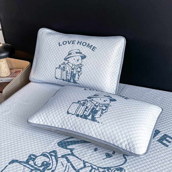 91家纺网 家纺一手货源 找家纺 慕梵家居 2025新款大版印花冰豆豆凉席席子床笠款三件套 爱家-灰