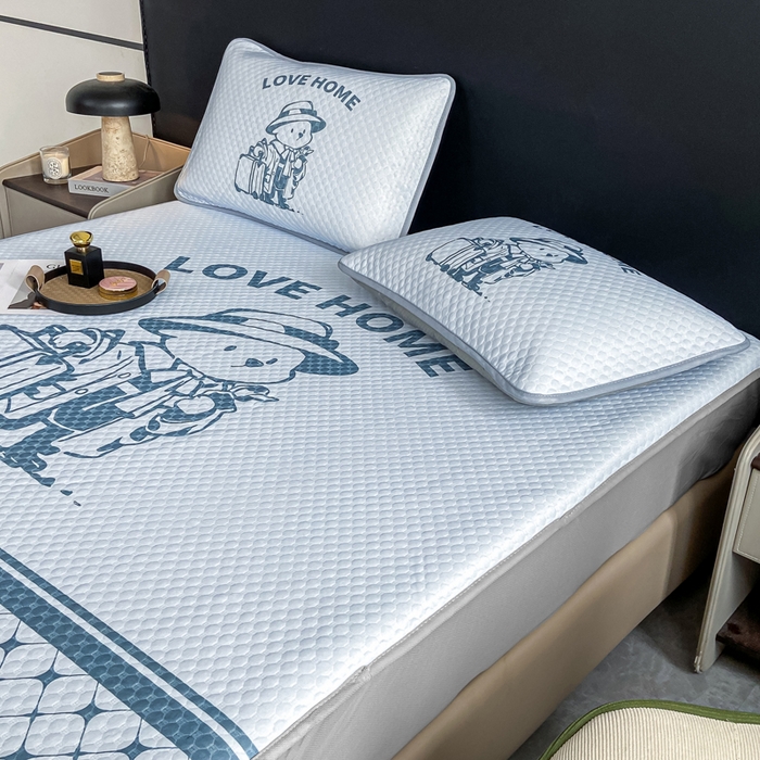 91家纺网 家纺一手货源 找家纺 慕梵家居 2025新款大版印花冰豆豆凉席席子床笠款三件套 爱家-灰