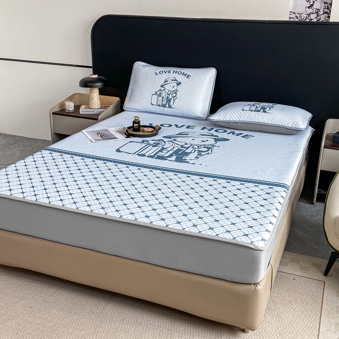 91家纺网 家纺一手货源 找家纺 慕梵家居 2025新款大版印花冰豆豆凉席席子床笠款三件套 爱家-灰