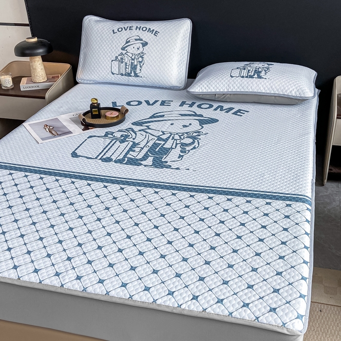 91家纺网 家纺一手货源 找家纺 慕梵家居 2025新款大版印花冰豆豆凉席席子床笠款三件套 爱家-灰