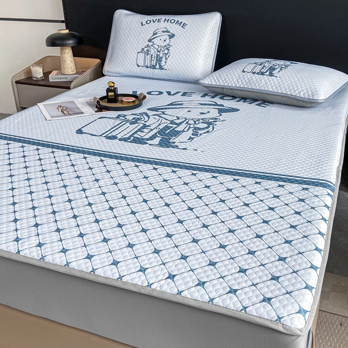 91家纺网 家纺一手货源 找家纺 慕梵家居 2025新款大版印花冰豆豆凉席席子床笠款三件套 爱家-灰