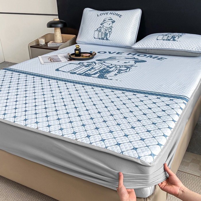 91家纺网 家纺一手货源 找家纺 慕梵家居 2025新款大版印花冰豆豆凉席席子床笠款三件套 爱家-灰