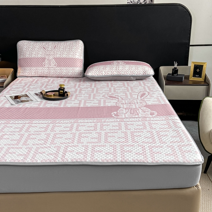 91家纺网 家纺一手货源 找家纺 慕梵家居 2025新款大版印花冰豆豆凉席席子床笠款三件套 大美兔-粉