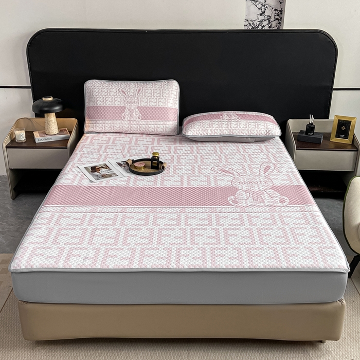 91家纺网 家纺一手货源 找家纺 慕梵家居 2025新款大版印花冰豆豆凉席席子床笠款三件套 大美兔-粉