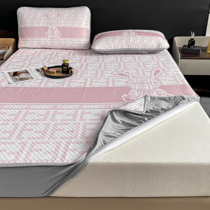 91家纺网 家纺一手货源 找家纺 慕梵家居 2025新款大版印花冰豆豆凉席席子床笠款三件套 大美兔-粉