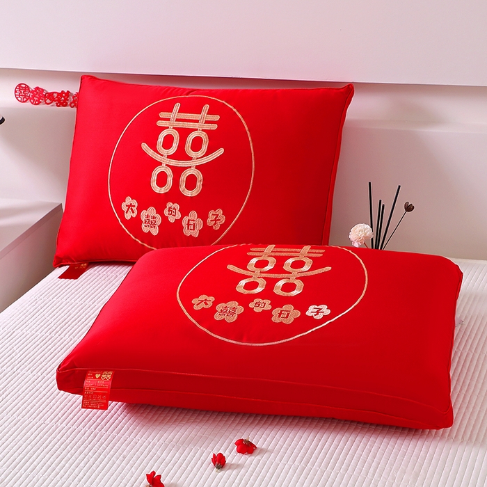 91家纺网 家纺一手货源 找家纺 木子晗 2025新款大红枕头婚庆枕芯结婚婚礼喜庆枕头枕芯 大囍的日子