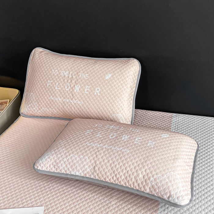 91家纺网 家纺一手货源 找家纺 慕梵家居 2025新款大版印花冰豆豆凉席席子床笠款三件套 繁花-粉