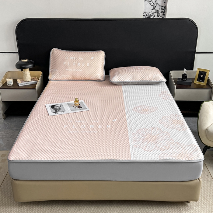 91家纺网 家纺一手货源 找家纺 慕梵家居 2025新款大版印花冰豆豆凉席席子床笠款三件套 繁花-粉