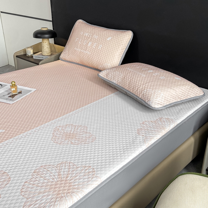 91家纺网 家纺一手货源 找家纺 慕梵家居 2025新款大版印花冰豆豆凉席席子床笠款三件套 繁花-粉