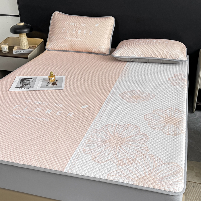 91家纺网 家纺一手货源 找家纺 慕梵家居 2025新款大版印花冰豆豆凉席席子床笠款三件套 繁花-粉