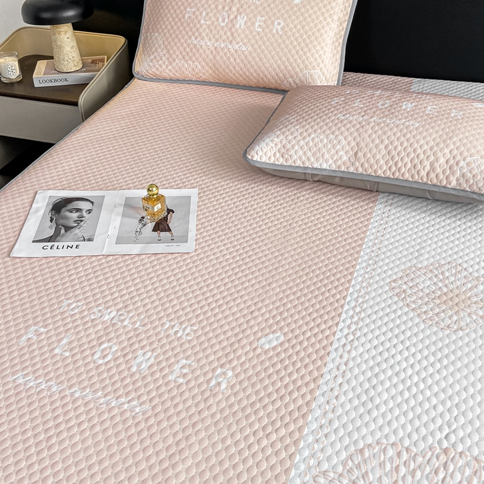 91家纺网 家纺一手货源 找家纺 慕梵家居 2025新款大版印花冰豆豆凉席席子床笠款三件套 繁花-粉