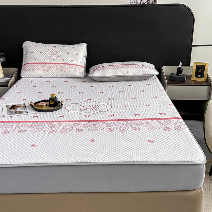 91家纺网 家纺一手货源 找家纺 慕梵家居 2025新款大版印花冰豆豆凉席席子床笠款三件套 蝴蝶结-粉