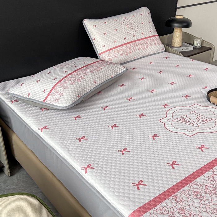 91家纺网 家纺一手货源 找家纺 慕梵家居 2025新款大版印花冰豆豆凉席席子床笠款三件套 蝴蝶结-粉