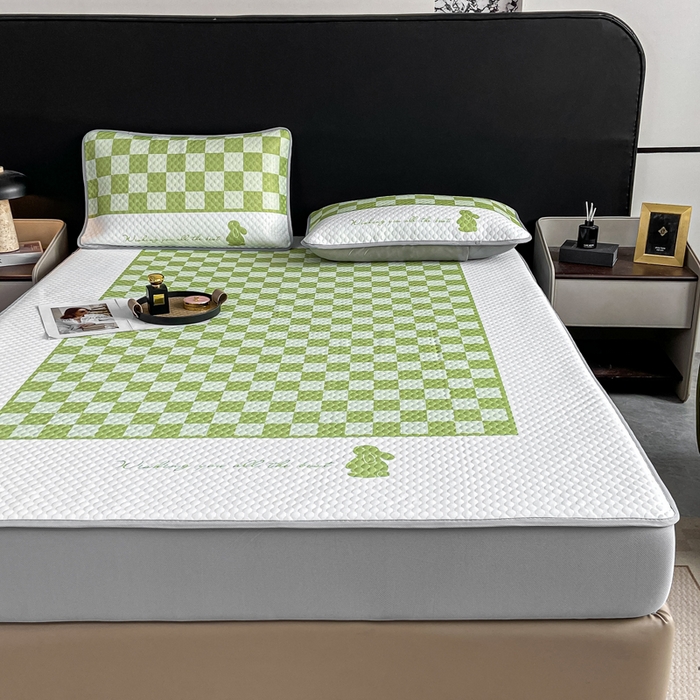 91家纺网 家纺一手货源 找家纺 慕梵家居 2025新款大版印花冰豆豆凉席席子床笠款三件套 可爱兔-绿